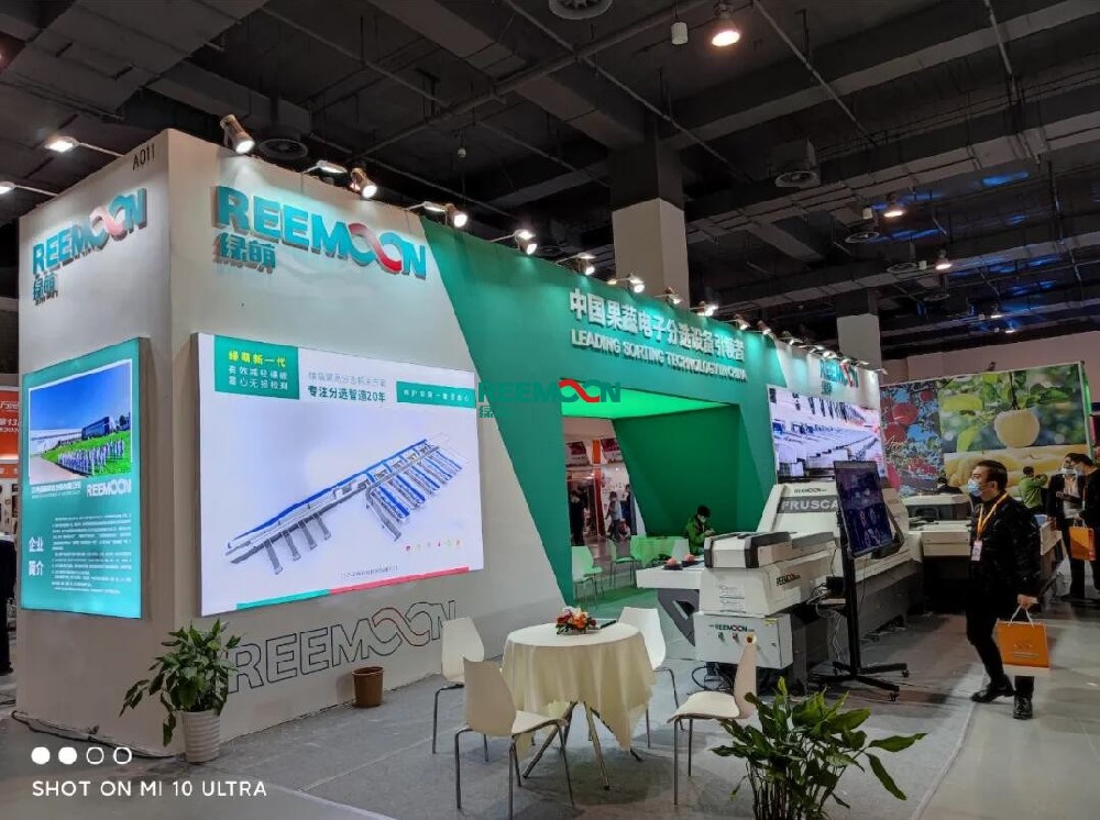 綠萌分選 讓您的水果好吃看得見綠萌出展2020萬果風(fēng)云第13屆亞洲果蔬博覽會時間：2020年11月23日—11月24日地點：上?？鐕少彆怪行模ü鈴?fù)西路2739號）A館A011江西綠萌科技控股有限公司是一家專注于果蔬采后分選處理的企業(yè)，公司自成立之日起，就致力于用科技及創(chuàng)新推動世界水果采后技術(shù)進(jìn)步。經(jīng)過19年發(fā)展，